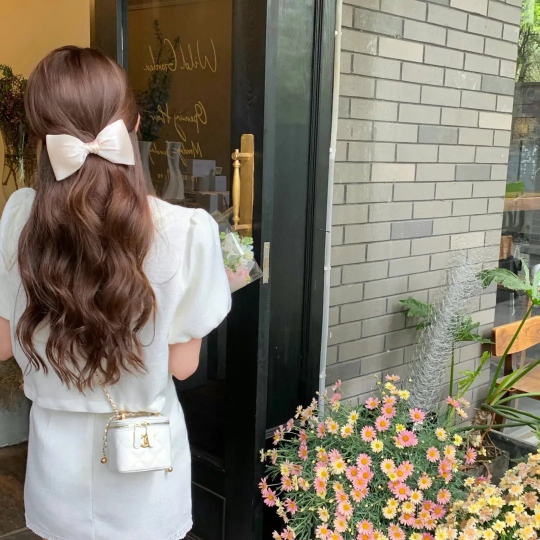 踮起脚尖靠近你
